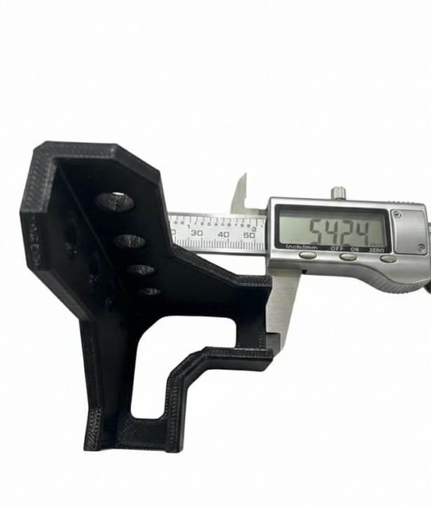 Zestaw-2-uchwytow-stolarskich-kat90-stopni-18mm-4-otwory-Fi8-trzecia-reka-M-EAN-GTIN-5907455390111M.jpg